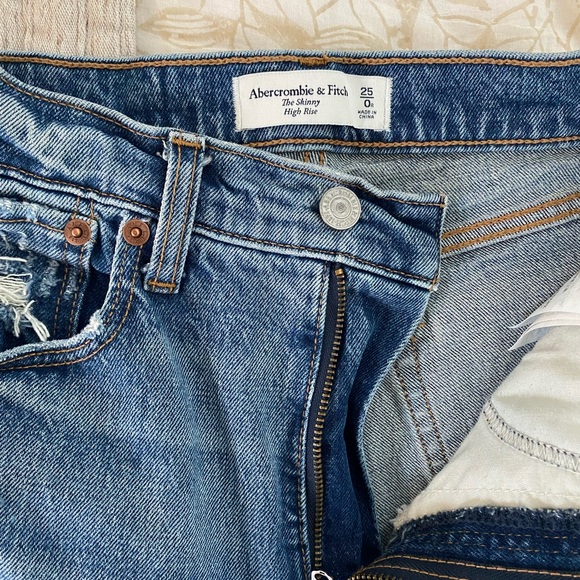 Abercrombie Distressed Jeans - Picture 7 of 7